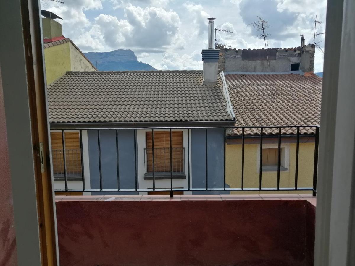 Luminoso, Centrico Y Silencioso Apartamento Jaca Dış mekan fotoğraf
