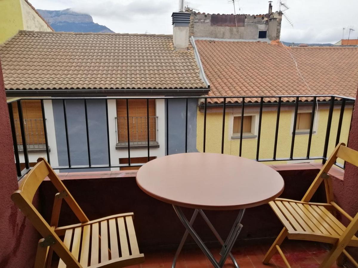 Luminoso, Centrico Y Silencioso Apartamento Jaca Dış mekan fotoğraf