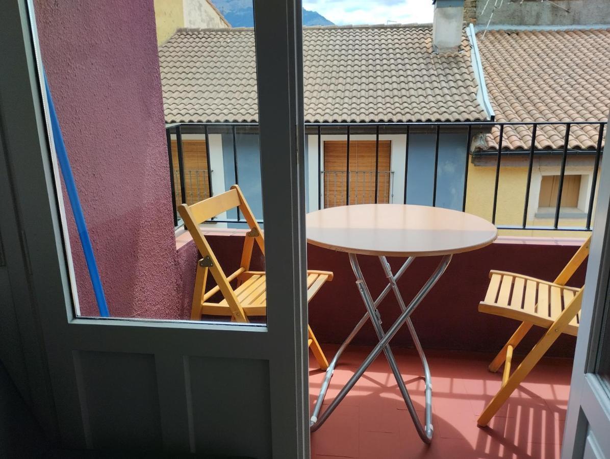 Luminoso, Centrico Y Silencioso Apartamento Jaca Dış mekan fotoğraf
